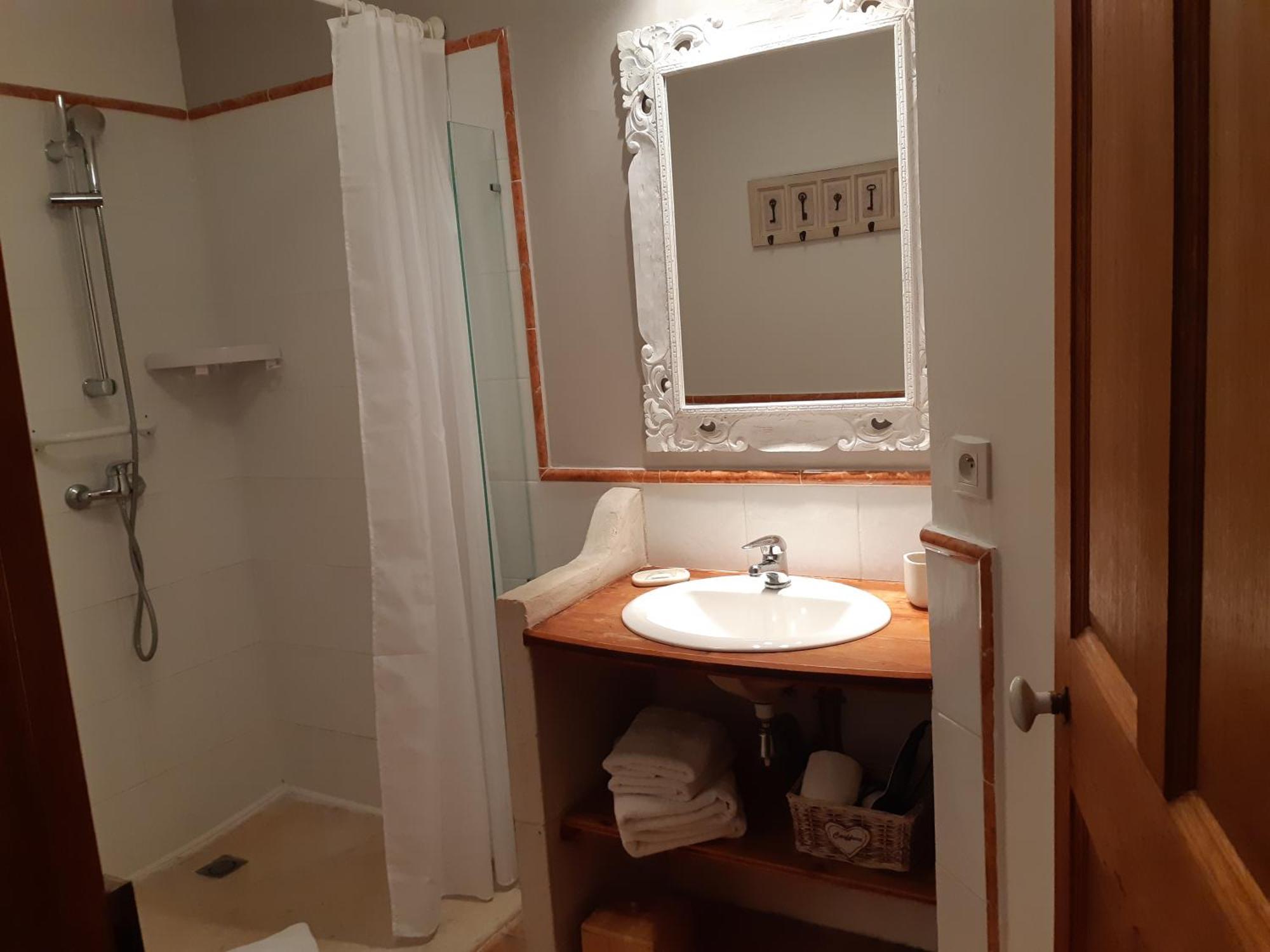 Chambres D'Hotes, B&B La Musardiere Alba-la-Romaine Bilik gambar